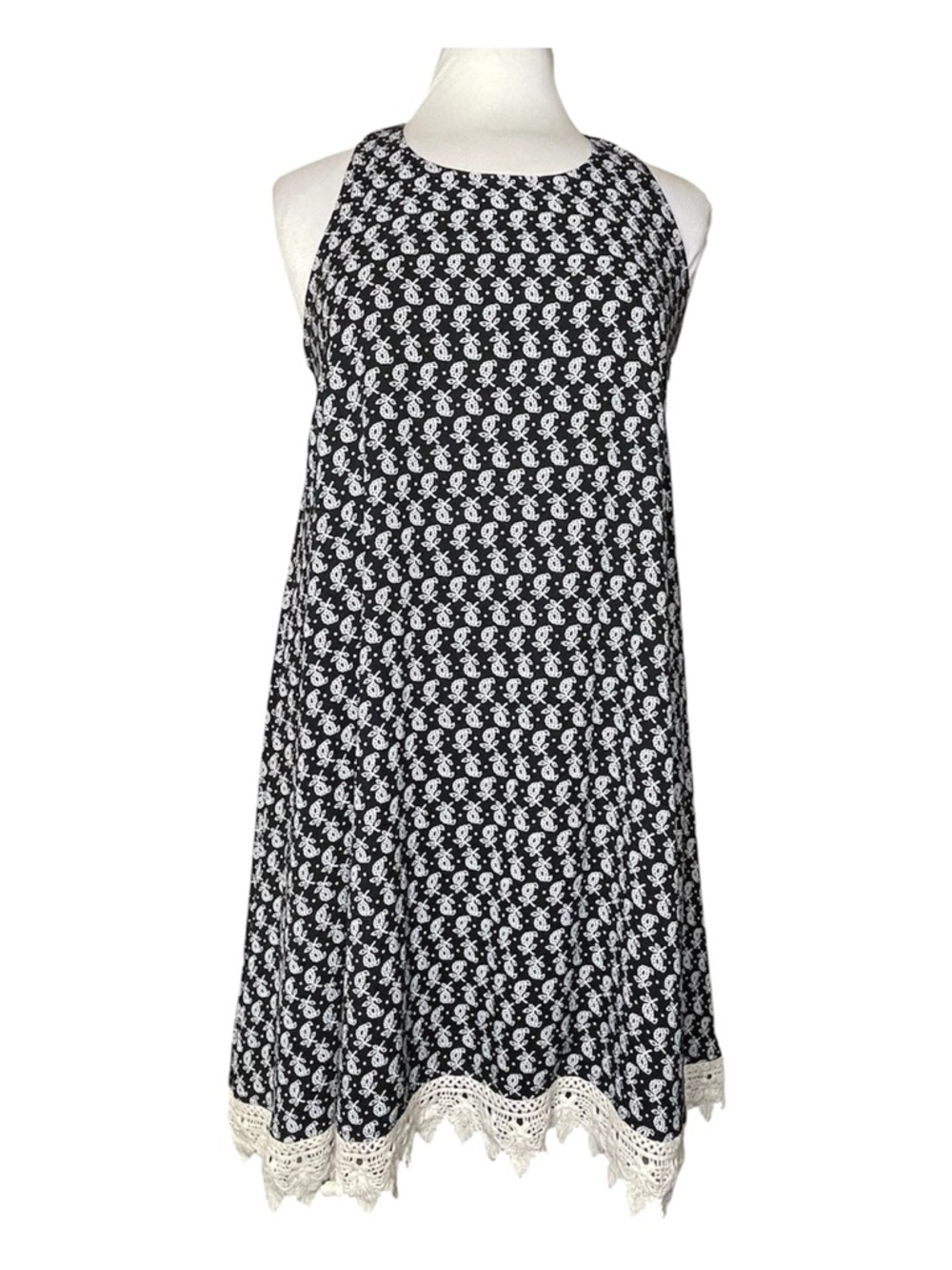 Basil 🩷 Lola Black and White Floral Lace-Hem Dress Sz S